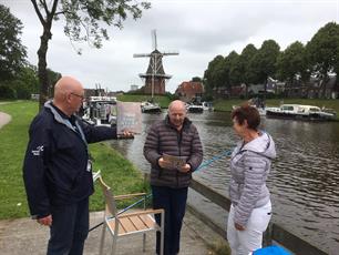 Samen vissen in Dokkum